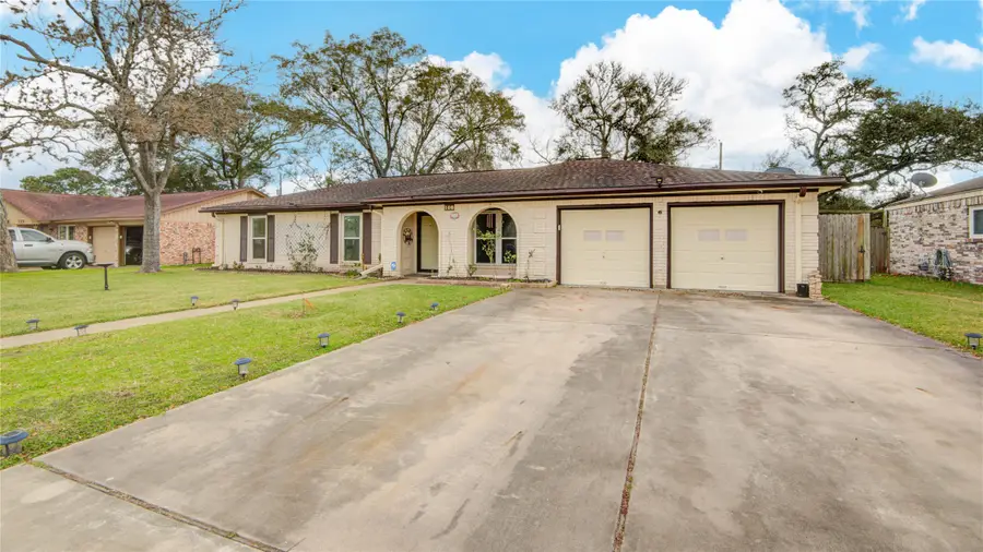 108 Spruce Street, Lake Jackson, TX 77566 - #3