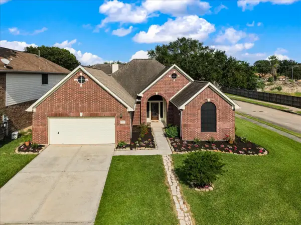 1306 Golden Sun Court, Pasadena, TX 77586