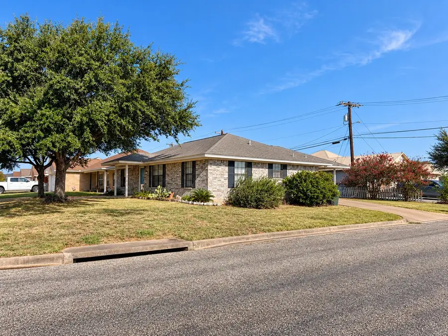 111 Larabie Cove, Giddings, TX 78942 - #2