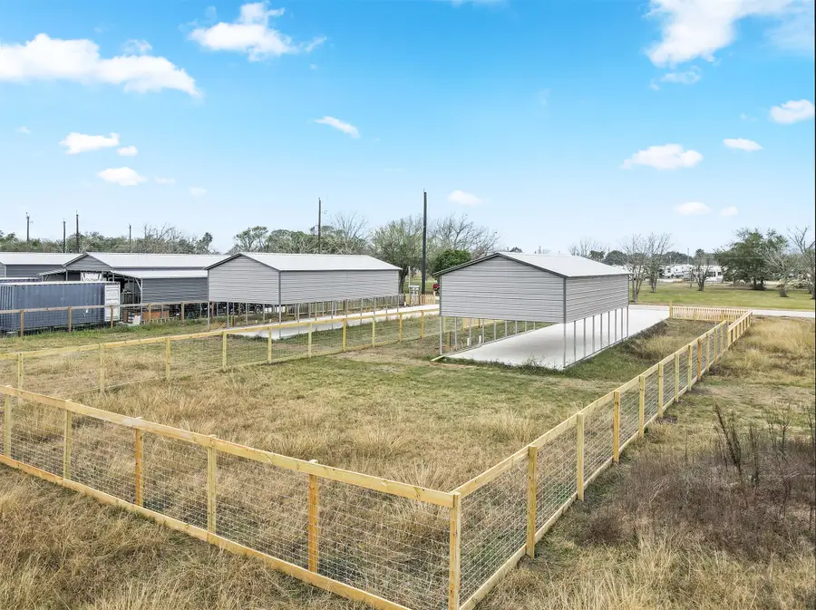 909 26th Street, Dickinson, TX 77539 - #3