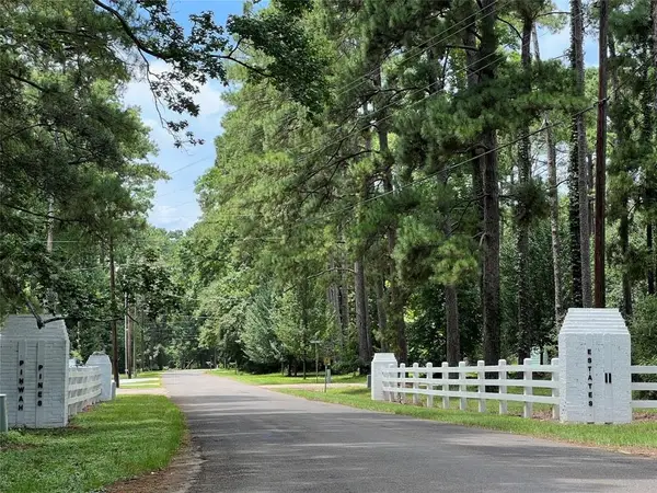 28 Oak Pine Drive, Livingston, TX 77351