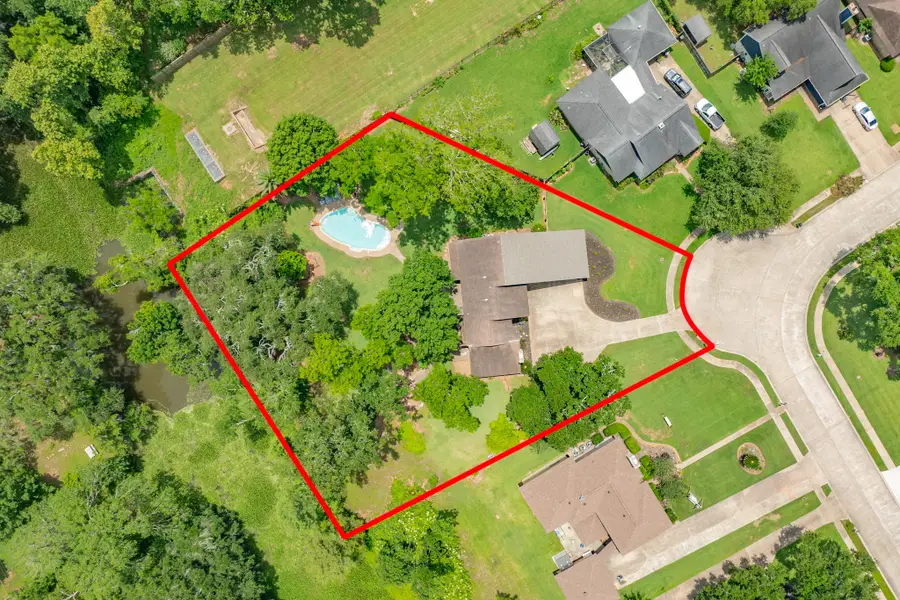 202 Raintree Lane, Lake Jackson, TX 77566 - #2