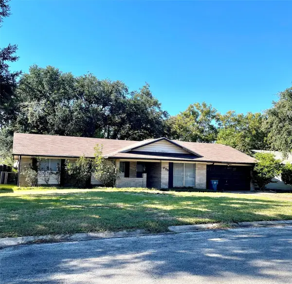 725 Westwood Drive, Port Lavaca, TX 77979