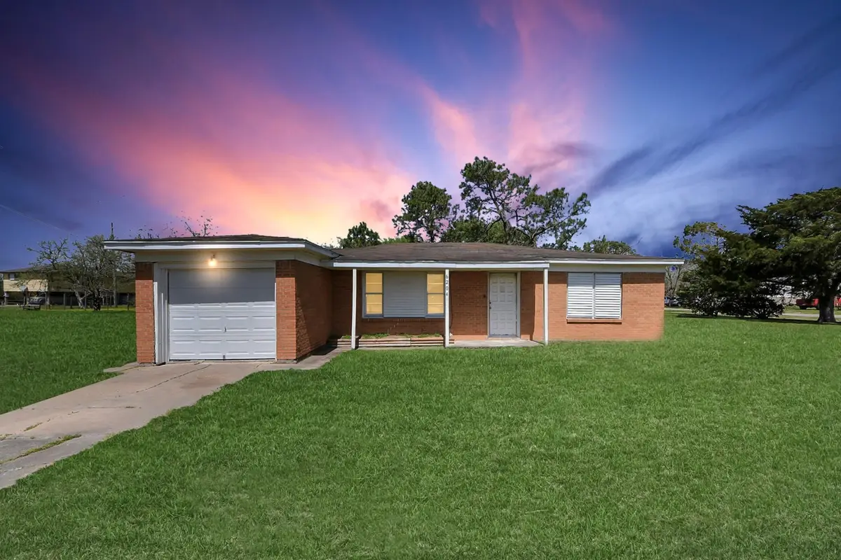 6204 Highway 6, Hitchcock, TX 77563 - #1