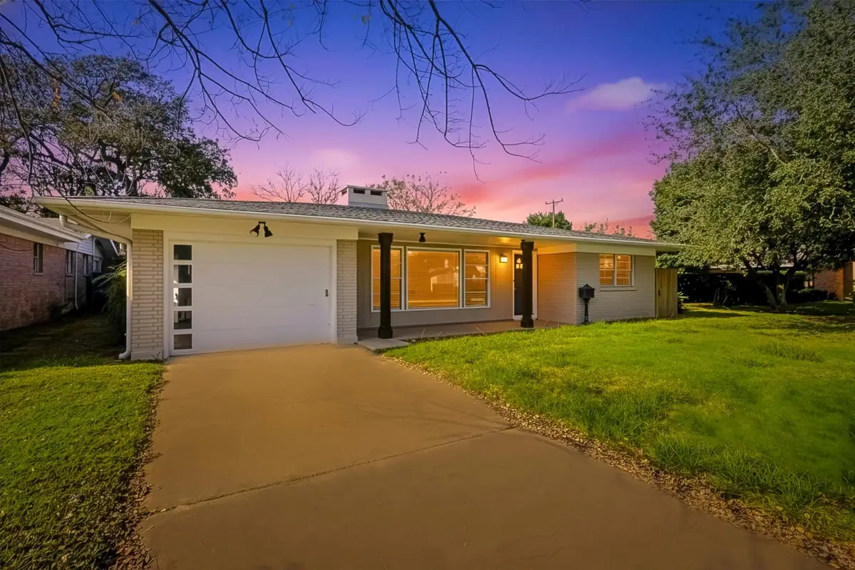 1205 Marine Drive, Galveston, TX 77550 - Image #1