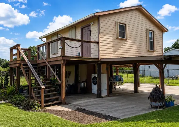 127 Lone Oak, Anahuac, TX 77514
