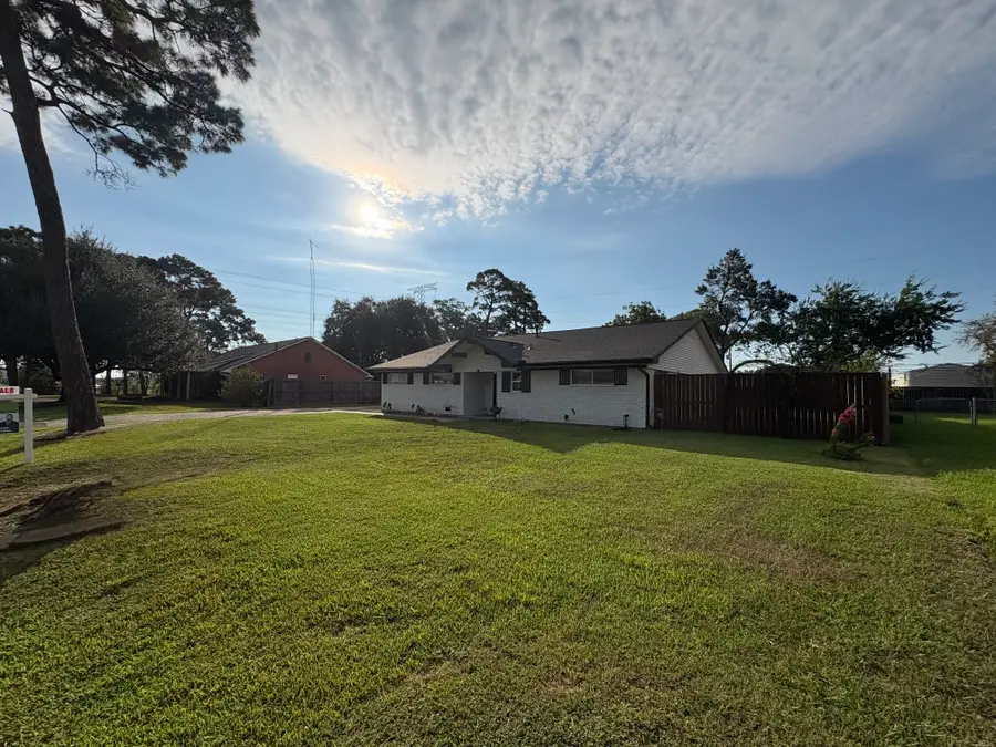 211 Staples Drive, Baytown, TX 77523 - #2