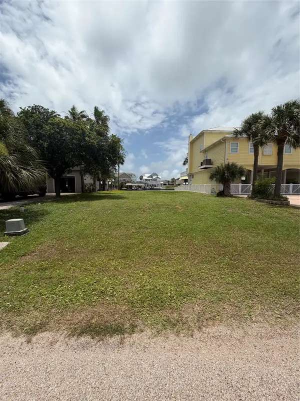922 Nueces Drive, Galveston, TX 77554