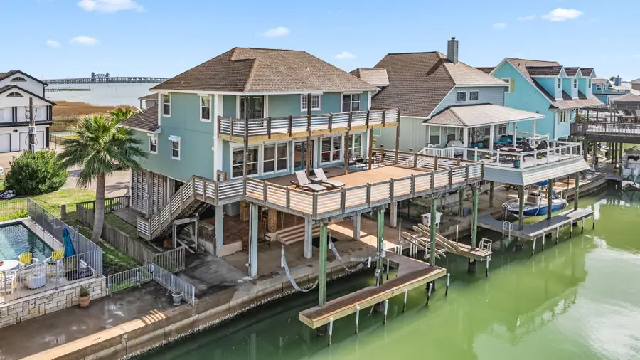 219 Lokai Street, Tiki Island, TX 77554 - #2