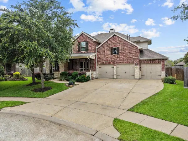 904 Cozy Hollow Court, Friendswood, TX 77546