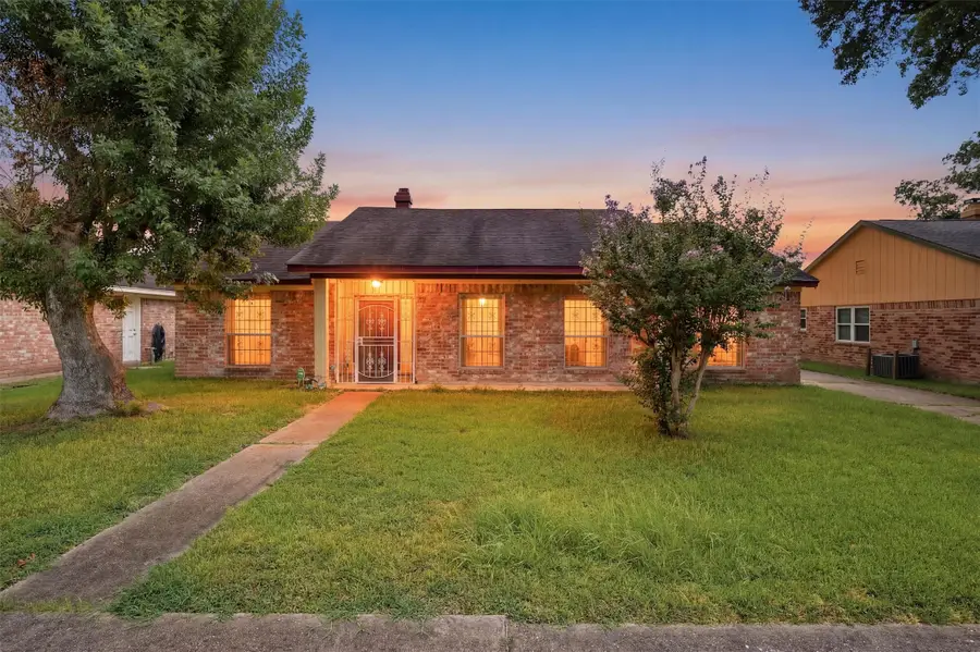 12126 Pine Knoll Dr Drive, Houston, TX 77099 - #2
