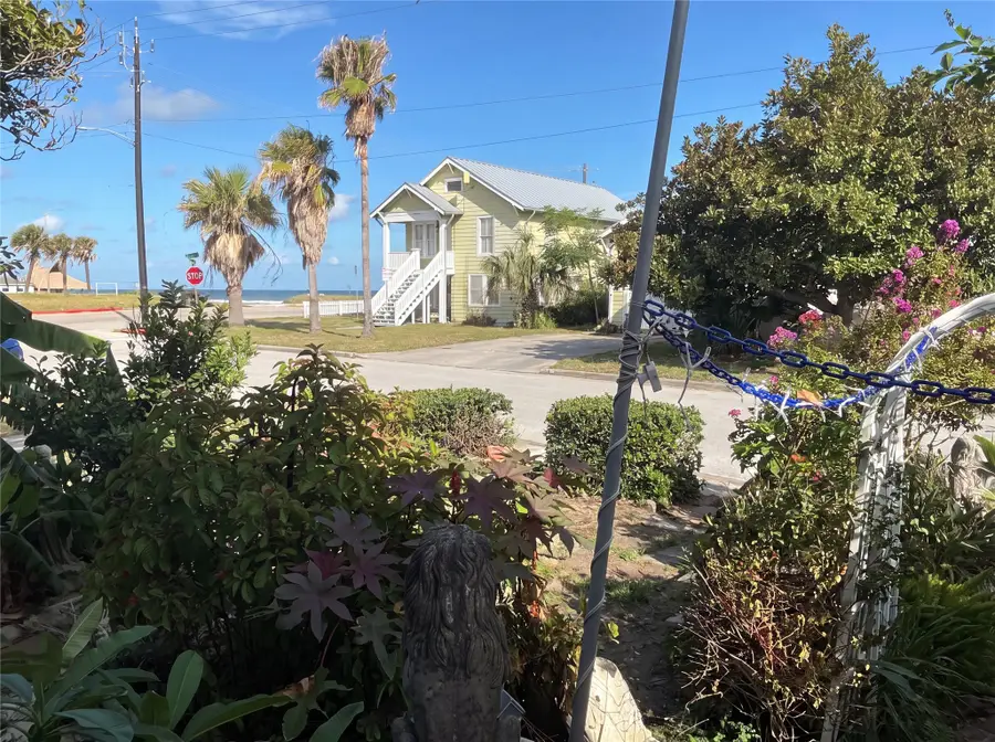 910 Avenue L, Galveston, TX 77550 - #2