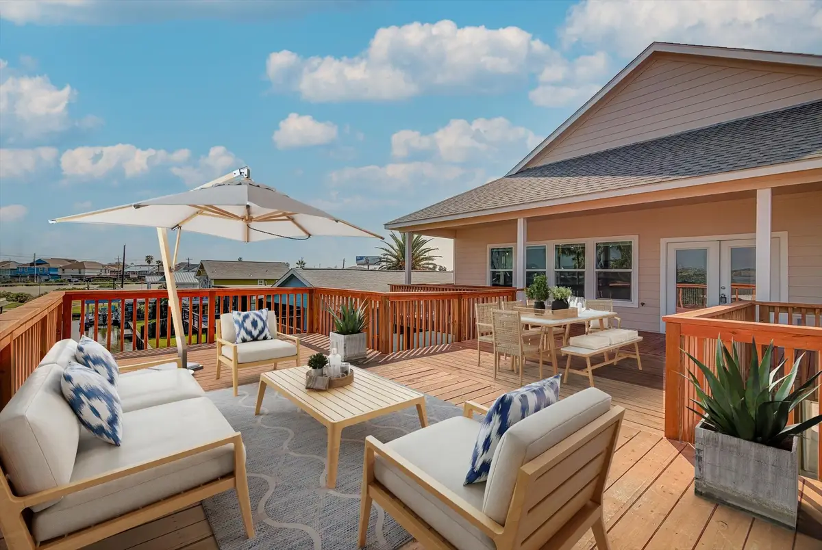 17 Edgewater Street, Hitchcock, TX 77563 - Image #1