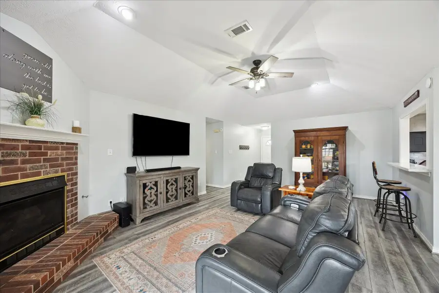 313 W Nichols Street, Bellville, TX 77418 - #3