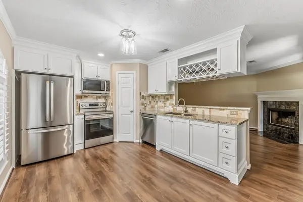 511 Springwood Drive, Conroe, TX 77385