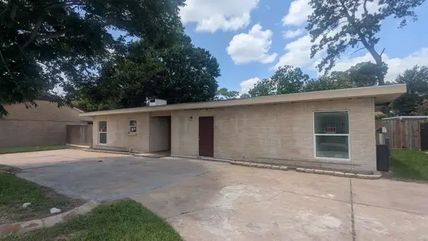 6815 Moss Oaks Drive, Houston, TX 77050