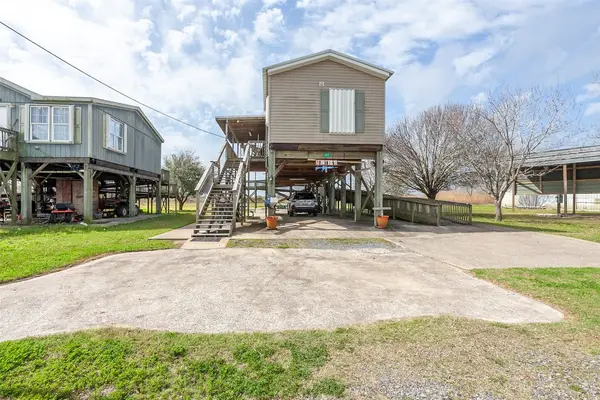 5117 S 15th Avenue, Sabine Pass, TX 77655