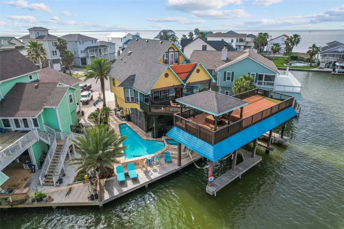 106 Isles End Road, Tiki Island, TX 77554 - #1