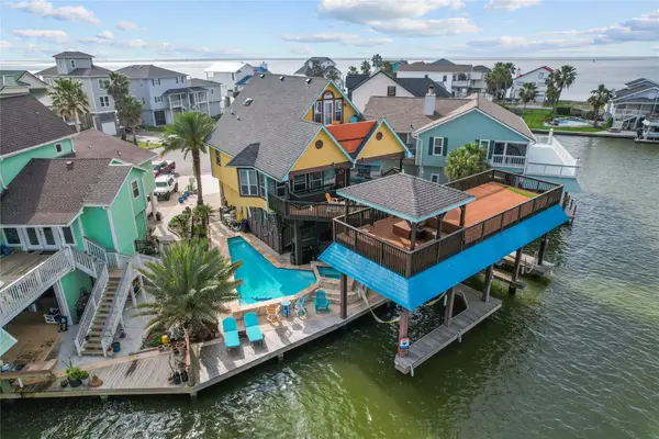 106 Isles End Road, Tiki Island, TX 77554