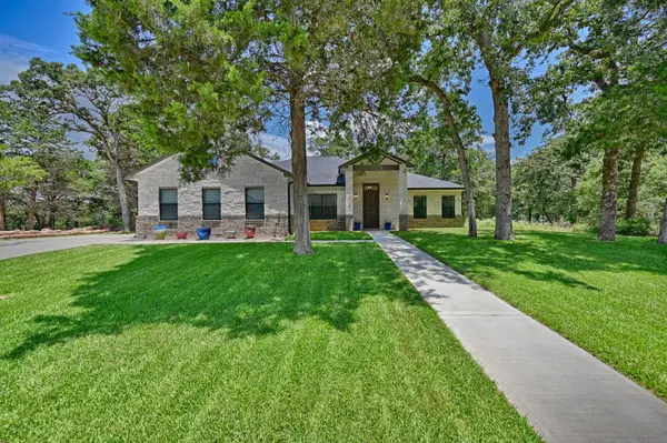 308 Pinehurst Drive, New Ulm, TX 78950