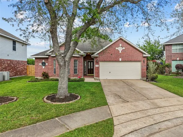 323 Colony Creek Drive, Dickinson, TX 77539