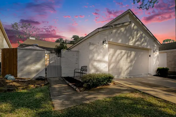 3407 South Briar Knoll Drive, Houston, TX 77082