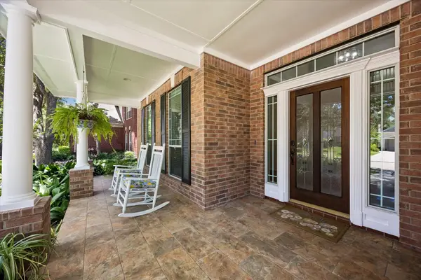 7535 Guinevere Drive, Sugar Land, TX 77479