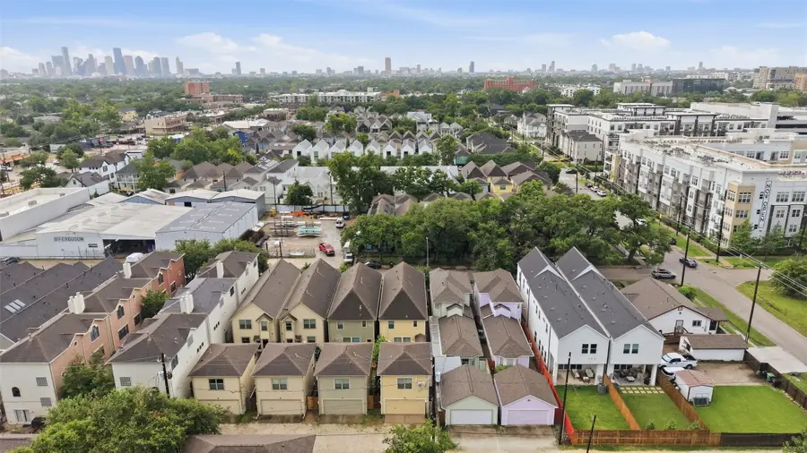 233 W 26th Street, Houston, TX 77008 - #3