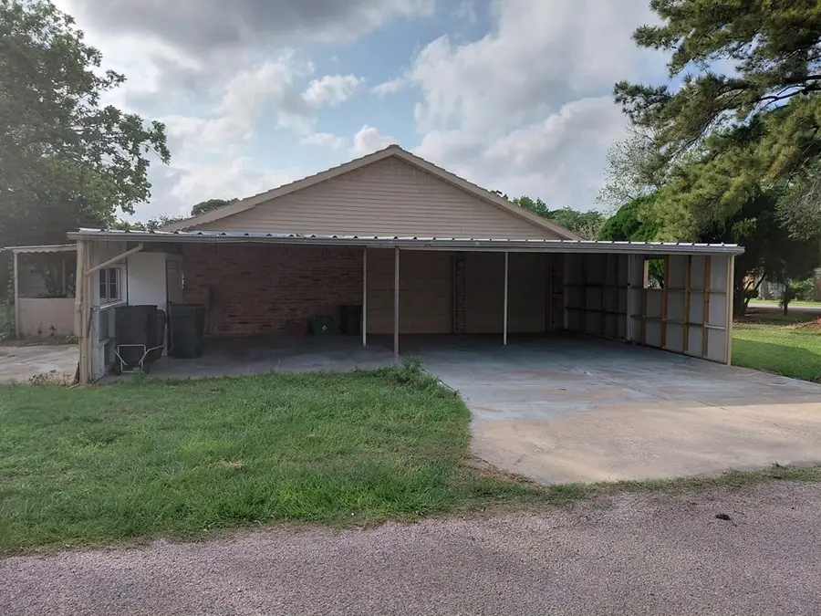 1518 Avenue B, Danbury, TX 77534 - #2