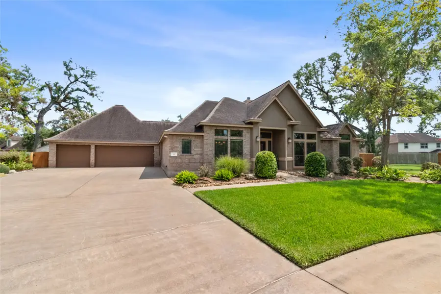 55 Canyon Oak Court, Lake Jackson, TX 77566 - #2
