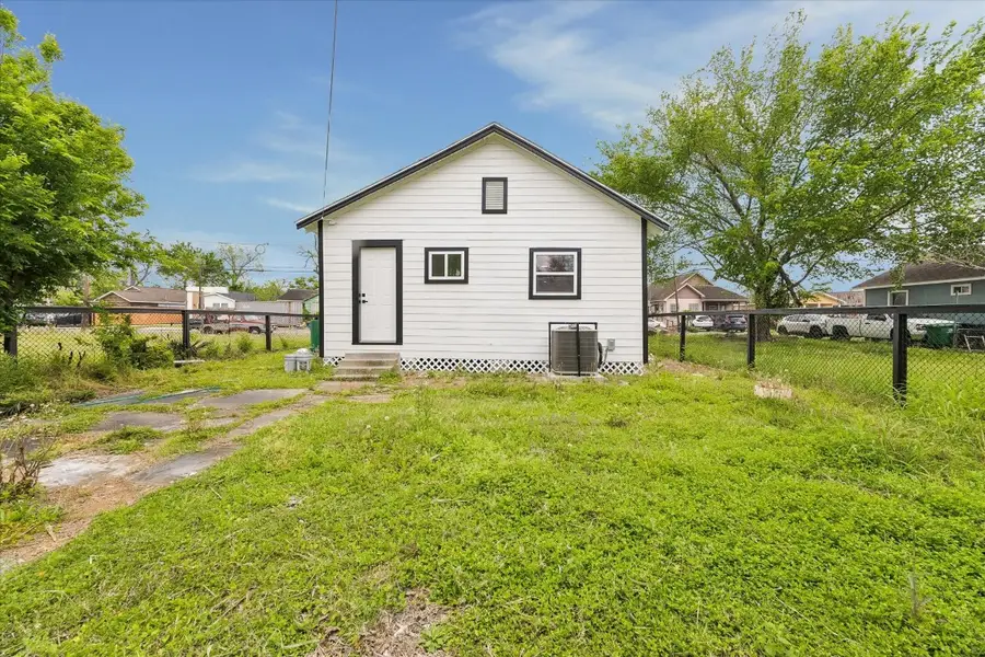 817 E 32nd Street, Houston, TX 77022 - #2
