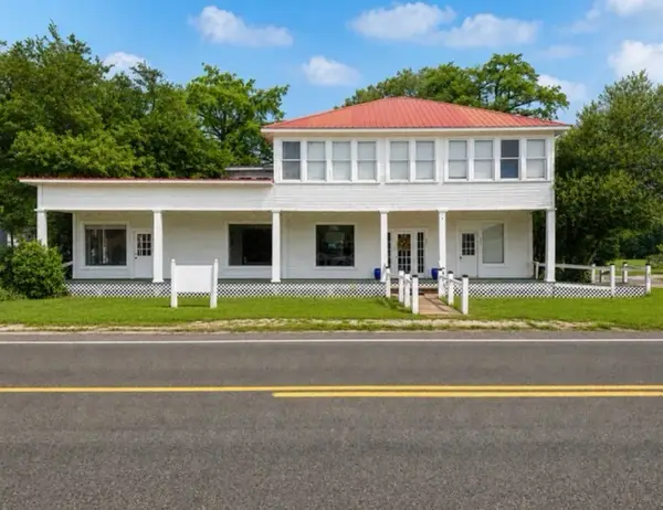 895 Tx State Highway 62, Buna, TX 77612