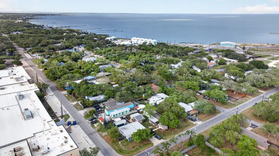 307 N 4th Street, Rockport, TX 78382 - #2