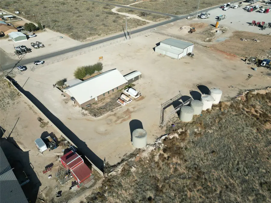 600 NE Avenue, Kermit, TX 79745 - #3