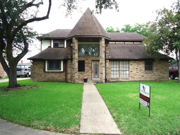 15318 Bonita Springs Drive, Houston, TX 77083