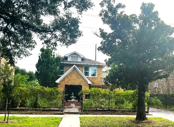 2417 Blodgett Street, Houston, TX 77004
