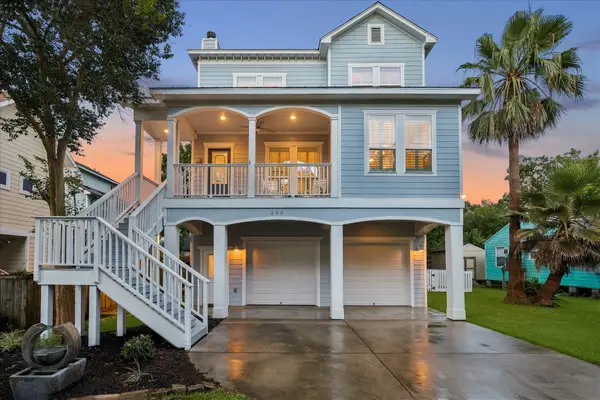 209 Queen Road, Clear Lake Shores, TX 77565