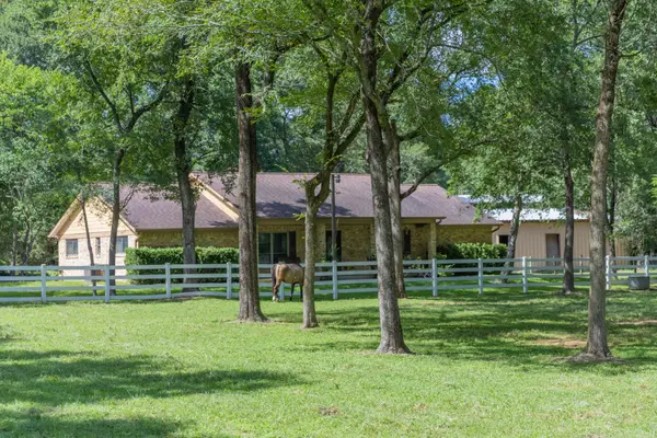 802 Sentinel Oaks, Pinehurst, TX 77362