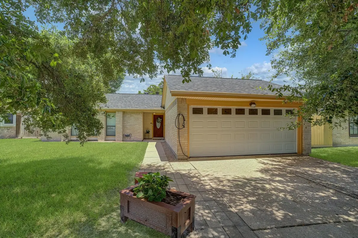 742 Sugar Hill Drive, La Porte, TX 77571 - #1