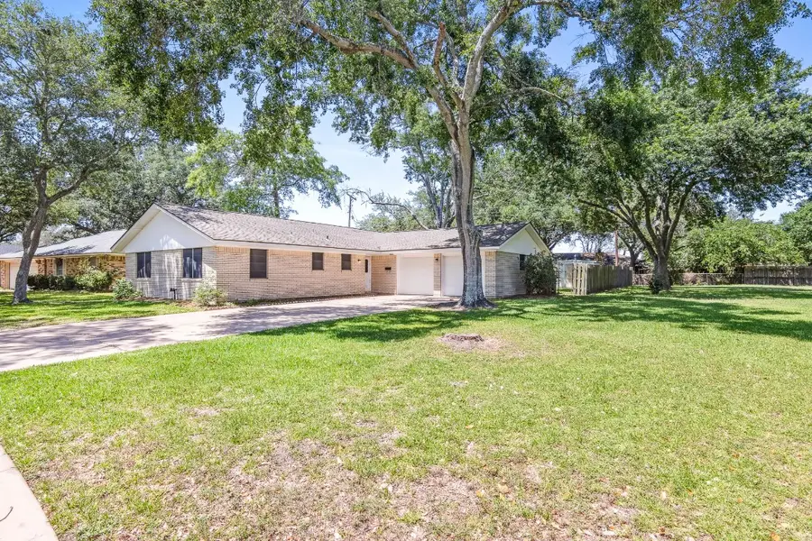 3010 Lamar Circle, El Campo, TX 77437 - #2