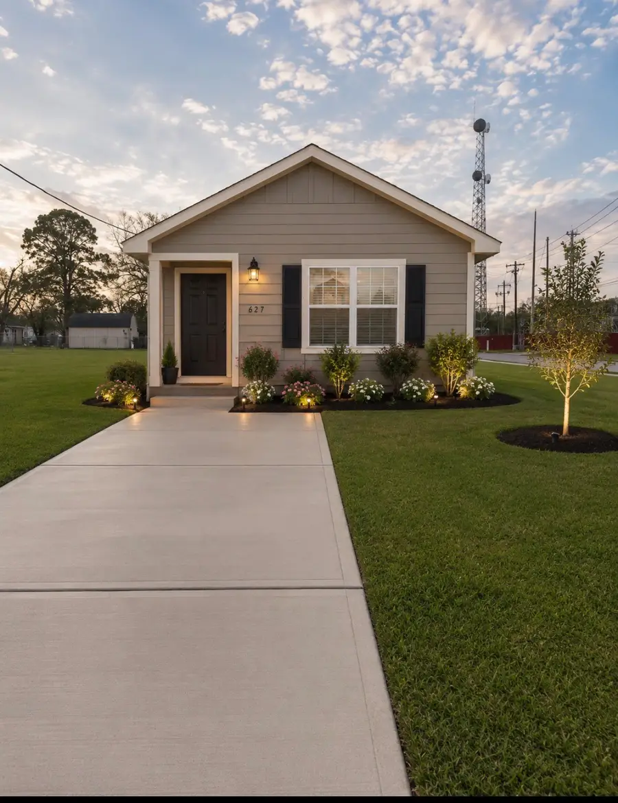 627 W Live Oak Street, Angleton, TX 77515 - #3