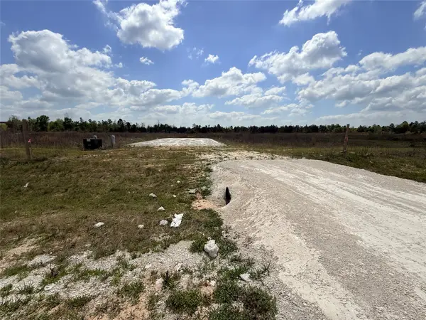 393 Road 5854, Cleveland, TX 77327