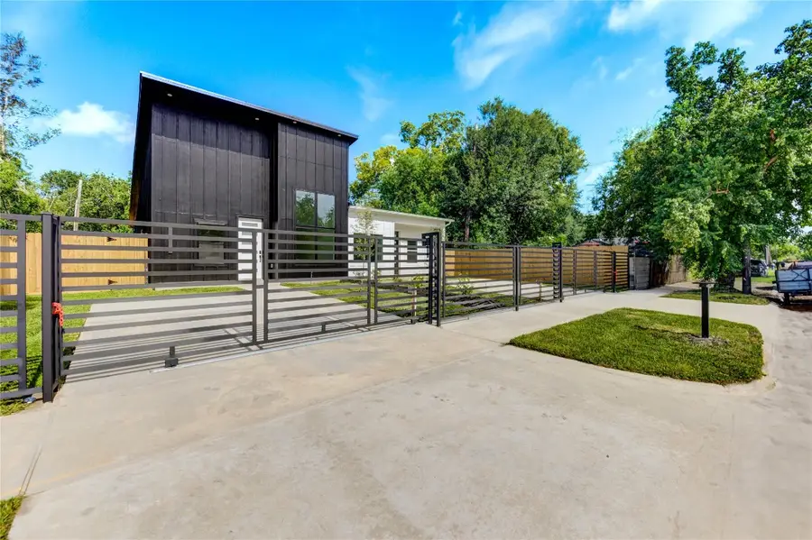 6710 Kassarine Pass #A/B, Houston, TX 77033 - #3