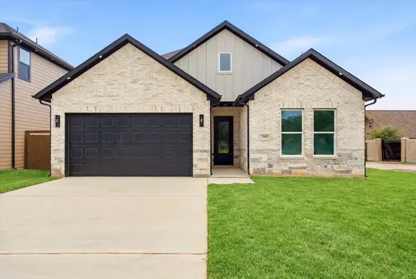 745 S Carroll Street, La Porte, TX 77571