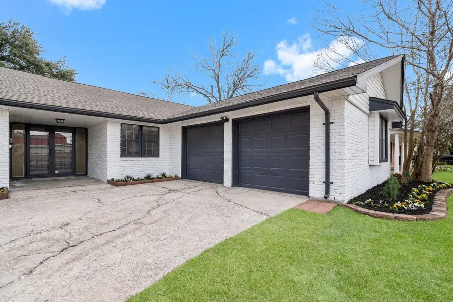 322 E Edgebrook Drive, Houston, TX 77034 - #2