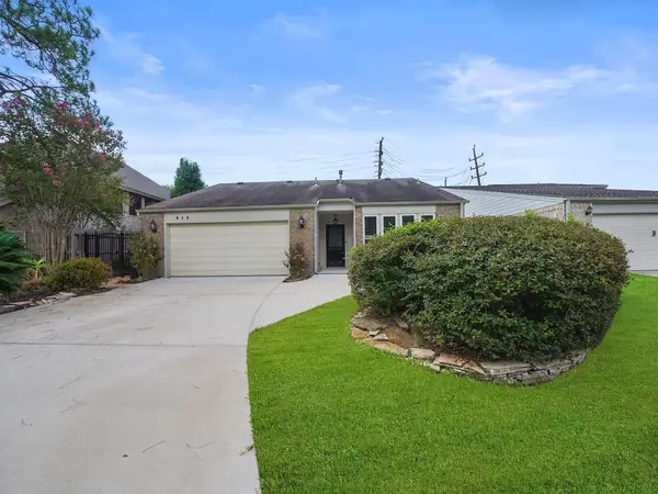 910 Enclave Parkway, Houston, TX 77077