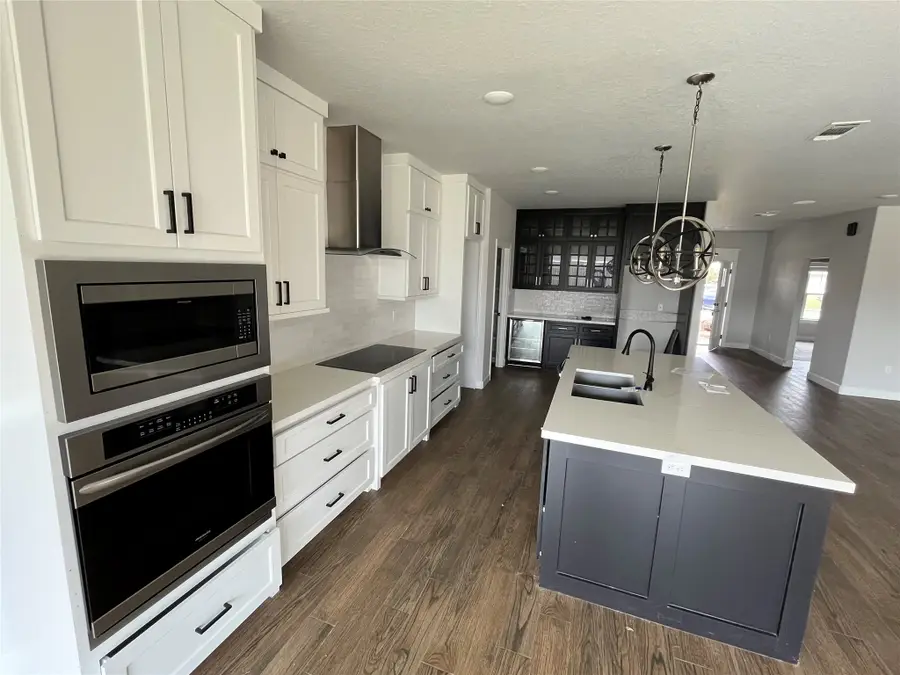 16 Greystone Court, Angleton, TX 77515 - #2