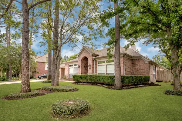 709 Hidden Woods Lane, Friendswood, TX 77546