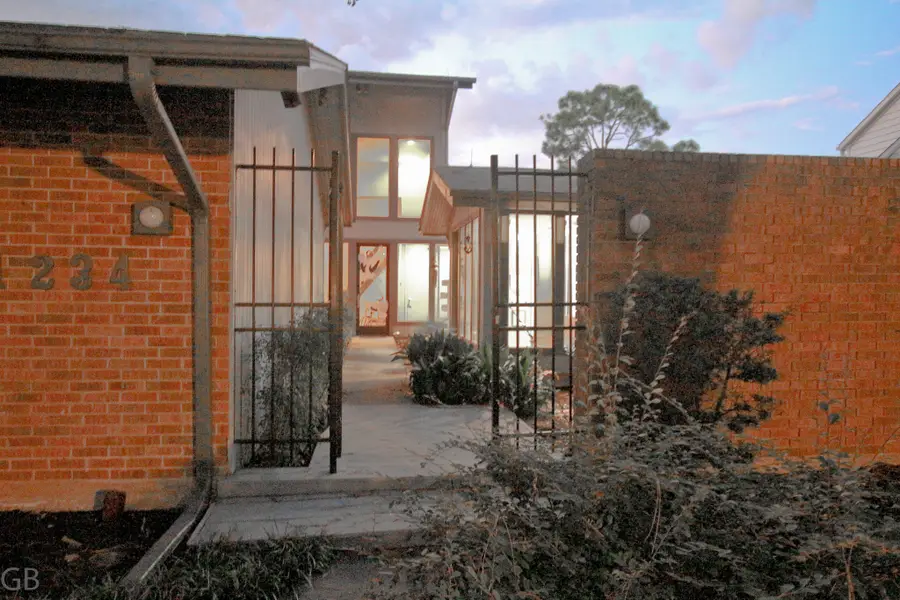 1234 Sugar Creek Boulevard, Sugar Land, TX 77478 - Image #2