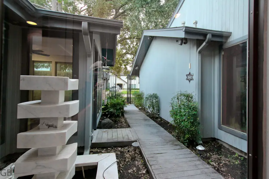 1234 Sugar Creek Boulevard, Sugar Land, TX 77478 - Image #3